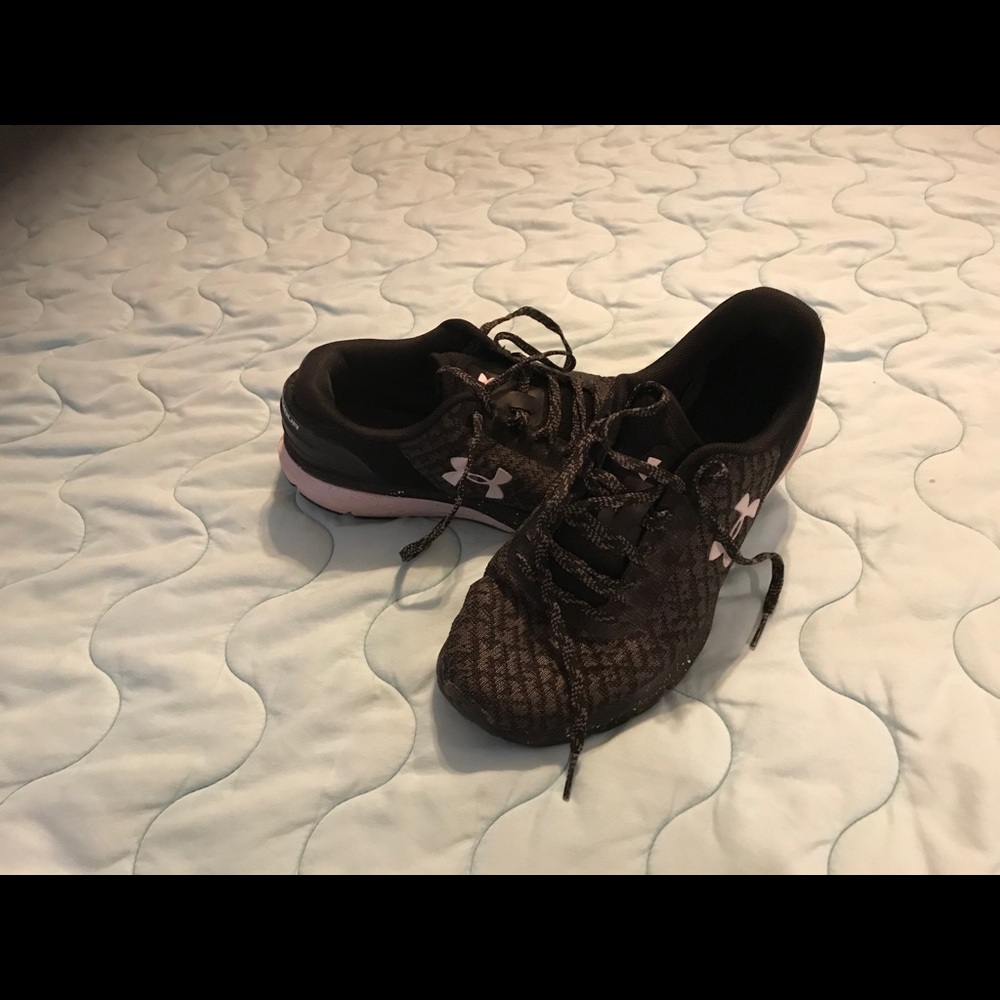 Under Armor tennis shoes